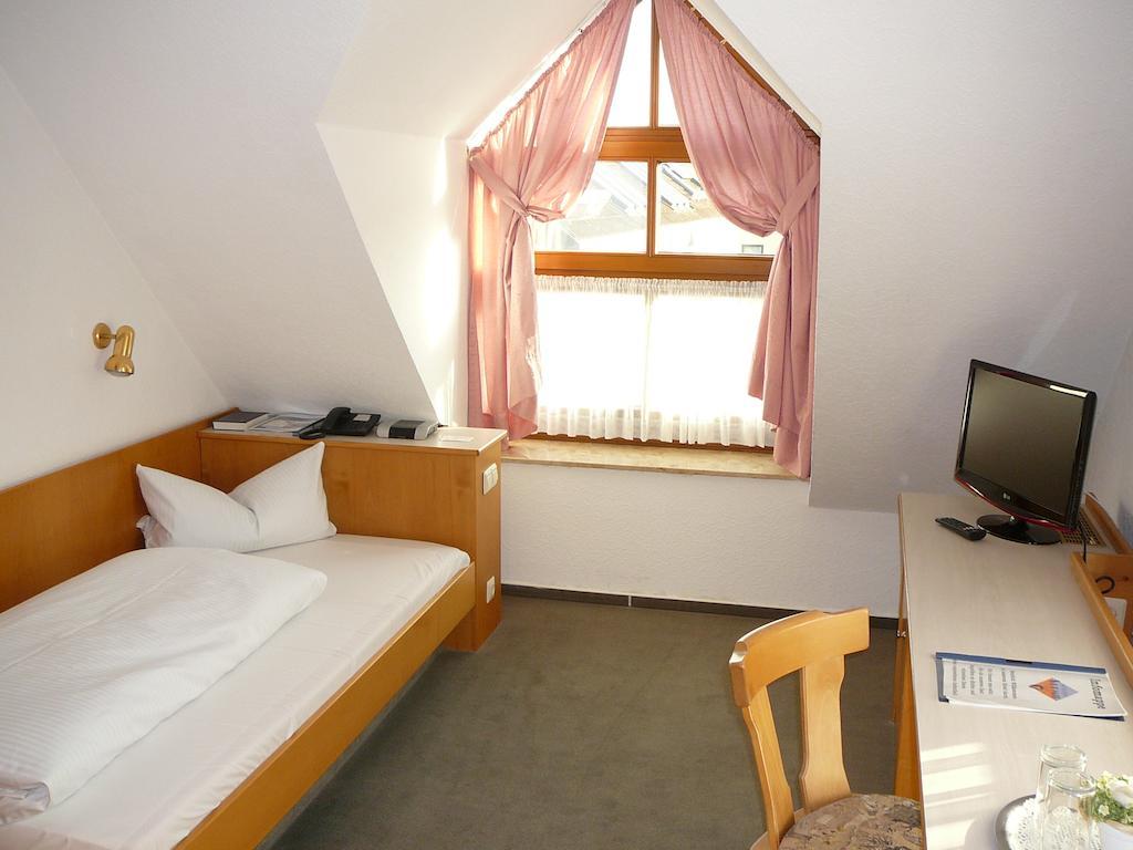 Hotel Garni Schmid Neu-Ulm Habitación foto